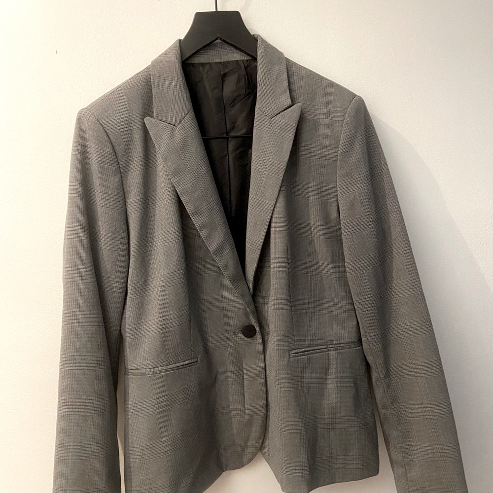 Women’s plaid blazer with skull detail